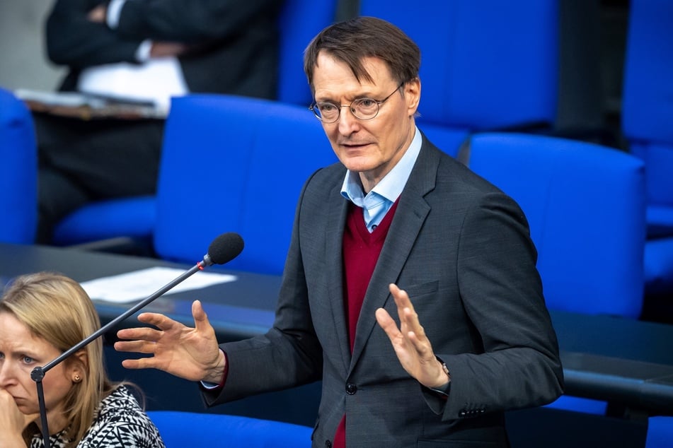 Gesundheitsminister Karl Lauterbach (61, SPD) mahnt vor der Ineffizienz des deutschen Gesundheitswesens.