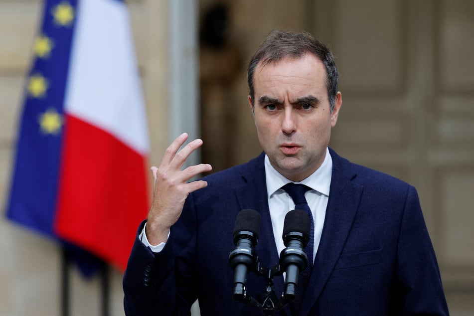 Nach einem Krisentreffen infolge der heftigen Ausschreitungen hat Frankreichs Premierminister Sébastien Lecornu (40) Ausgangssperren angekündigt.