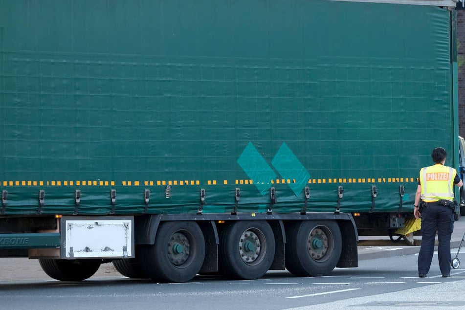 Sieben von acht Bremsscheiben waren an der Zugmaschine des Sattelschleppers gebrochen. (Symbolfoto)