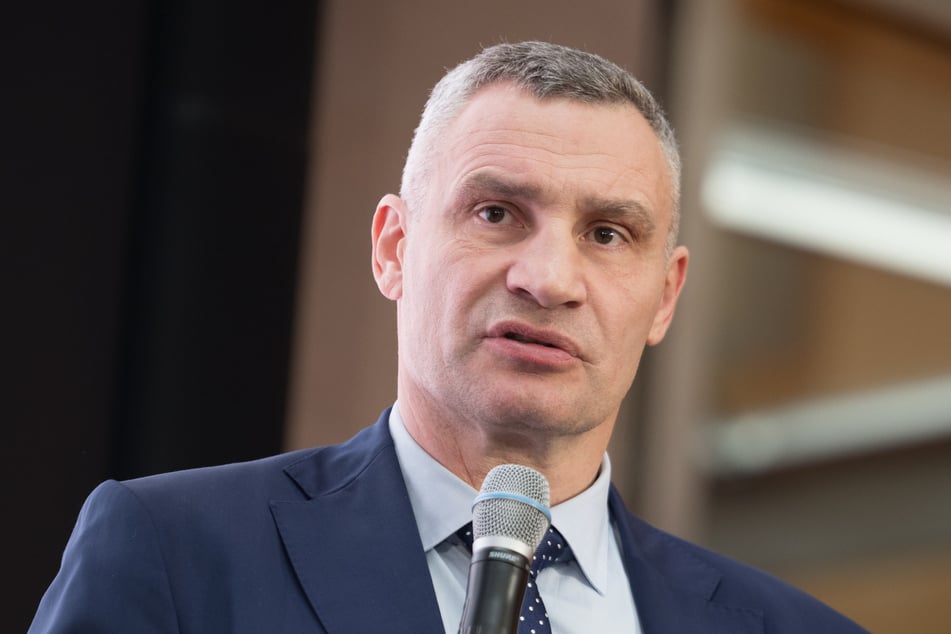 Bürgermeister Vitali Klitschko (54) wendet sich mit bitteren Worten an Kiews Bewohner.