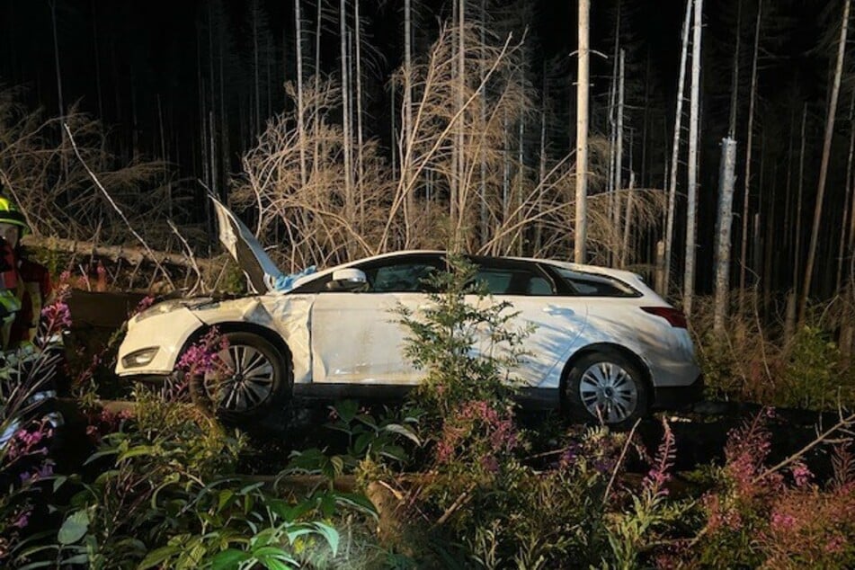 Am Dienstagabend kam ein Ford von der Brockenstraße im Harz ab.