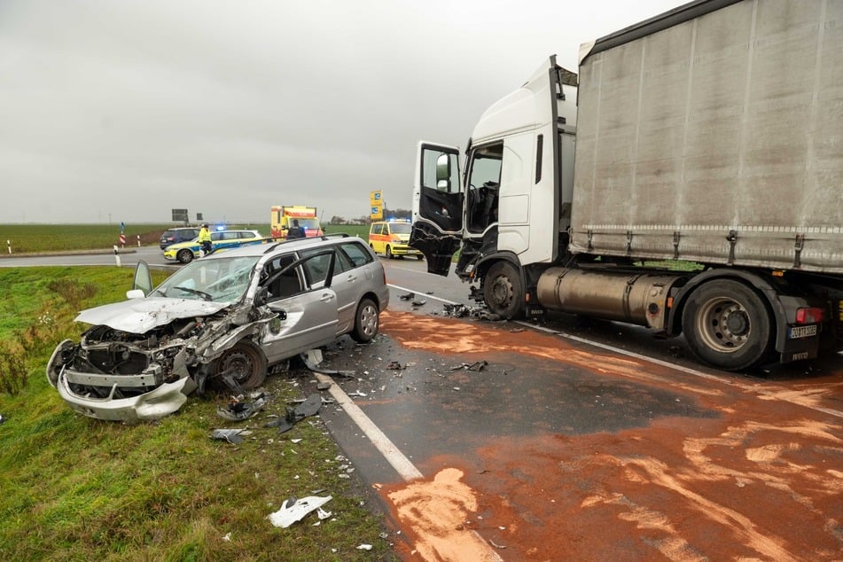 Nach dem Crash musste die B183a zeitweise voll gesperrt werden.