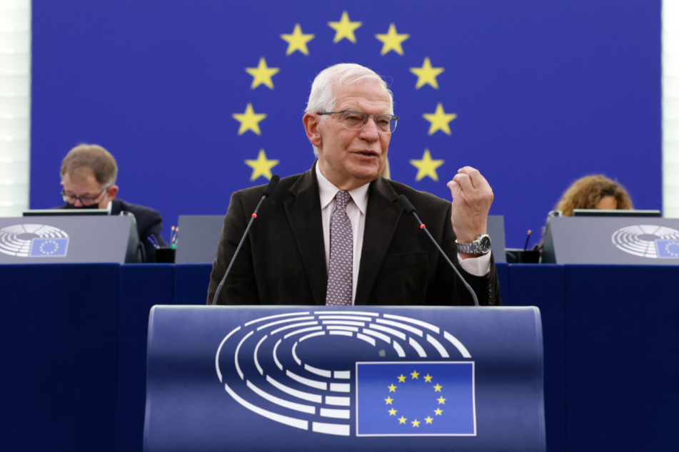 Der EU-Außenbeauftragte Josep Borrell (75) hat der Ukraine weitere finanzielle Unterstützung zugesichert.