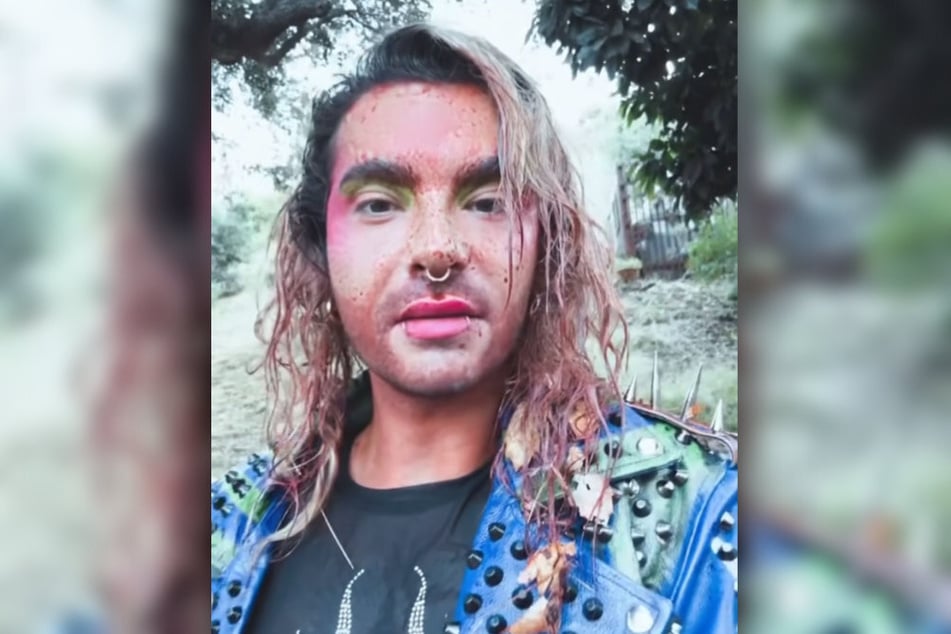 Er wollte, dass in seiner Todesszene so viel Blut wie möglich spritzt: Bill Kaulitz (34) ist nun Horrorfilm-Schauspieler.