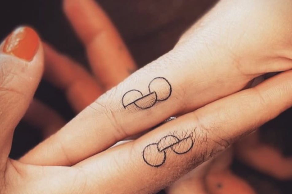 Das tätowierte Symbol soll das Geschenk des Lebens nach außen repräsentieren.