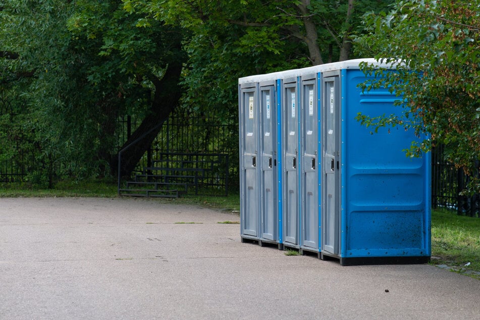 Mobile Toiletten sind laut Angaben der Stadt in Köln immer öfter Ziele von Vandalismus. (Symbolfoto)