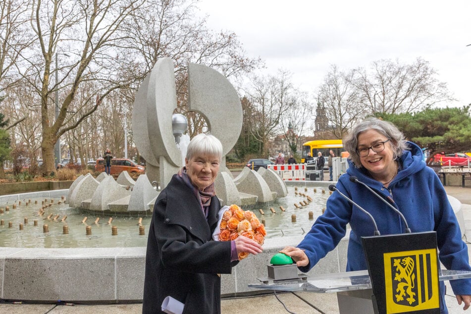 Sie drückten den Knopf: Prof. Dr. Erika Schmidt (81, l.) von der Initiative Neustädter Freiheit und Umweltbürgermeisterin Eva Jähnigen (59, Grüne).