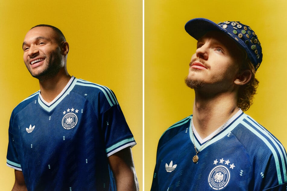 Auch Jonathan Tah (30, l.) und Nick Woltemade (24) durften für die Vorstellung schon einmal in die Trikots schlüpfen.