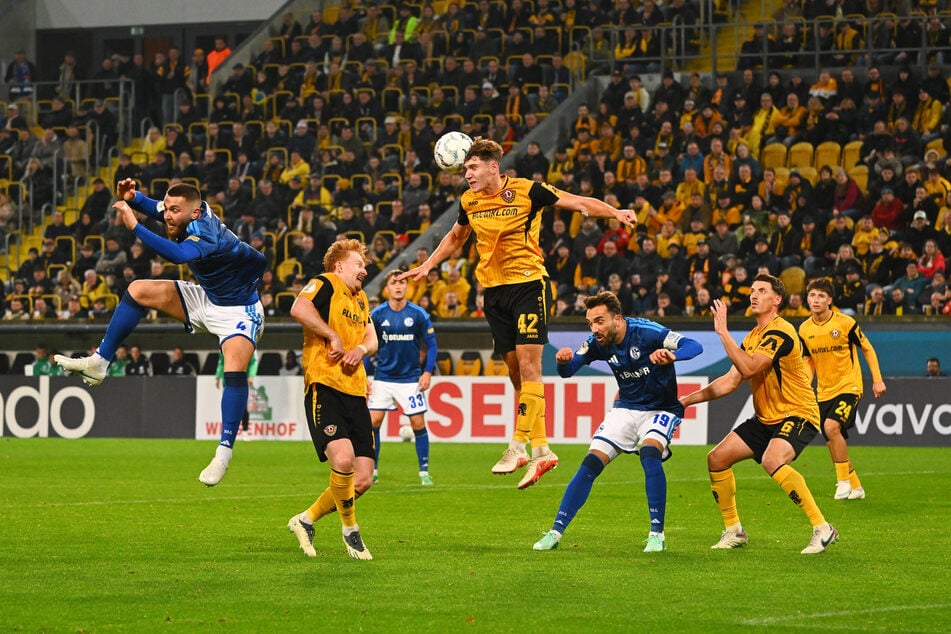 Friedrich Müller (M.) ließ gegen Schalke gar nichts anbrennen.