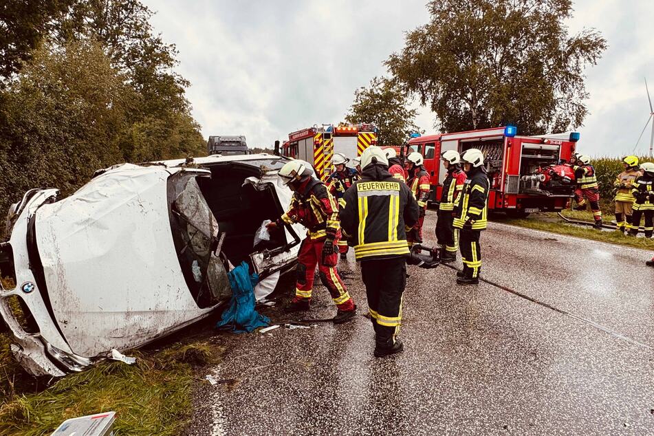 Am Freitagmittag war ein BMW auf der B430 in Schleswig-Holstein verunfallt.
