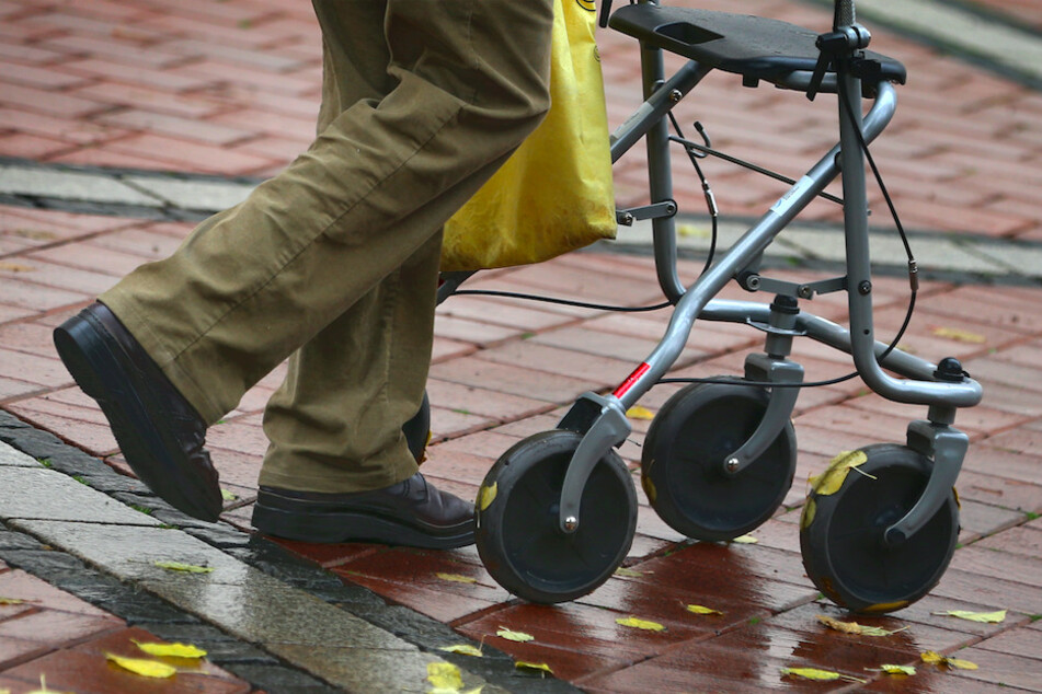 Ein Rentner hat dem einem fremden Rollator in Oberfranken Reißaus genommen. (Symbolbild)