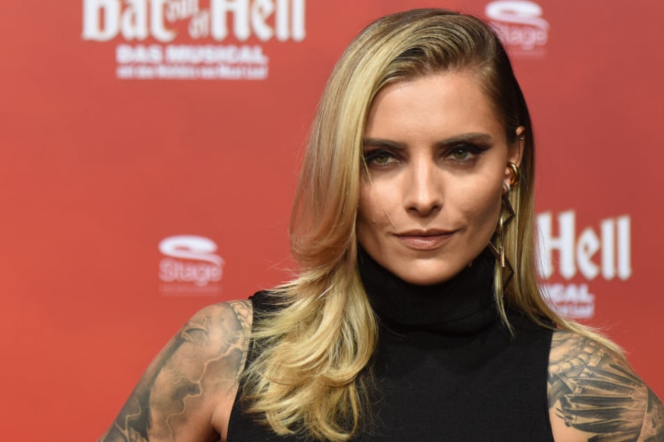 "Tiefer geht echt nicht": Sophia Thomalla begeistert mit XXL-Ausschnitt