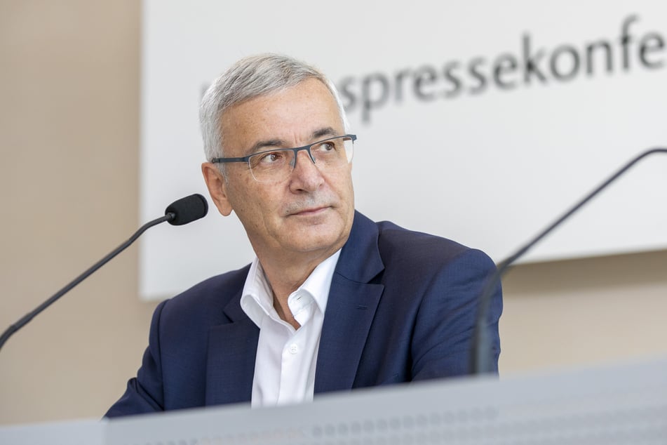 Landrat Rolf Keil (65, CDU) will sein Vogtland künftig auch aus der Luft überwachen.