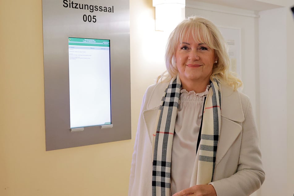 Die ehemalige CFC-Präsidentin Romy Polster am Freitag vor dem Sitzungssaal im Landesgericht (LG) Chemnitz.