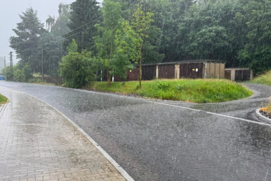 Im Erzgebirge herrschte etwa zwei Stunden Dauerregen.