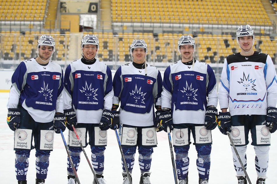 Die Eislöwen fiebern dem Winter Game entgegen. Vor allem das Herz von Niklas Postel (27, 2.v.r.) ging schon bei den Trainingseinheiten auf.