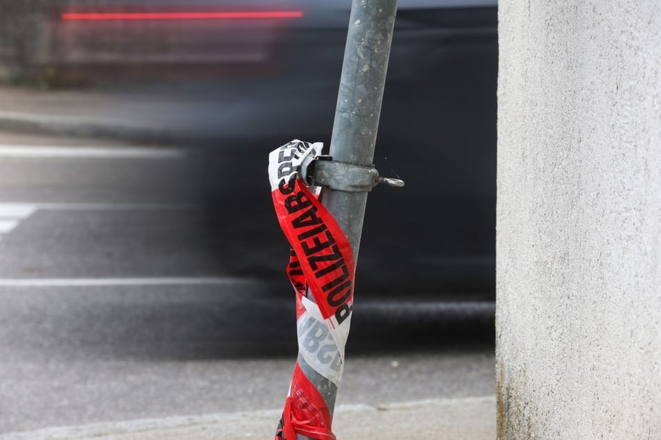 Anfang November 2025 durchsuchte die Polizei das Wohnanwesen eines 69-Jahre alten Tatverdächtigen im Landkreis Biberach. (Symbolfoto)