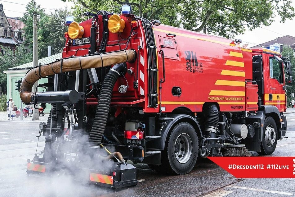 Bis in die Mittagsstunden war die Feuerwehr damit beschäftigt, Ölspuren zu beseitigen.