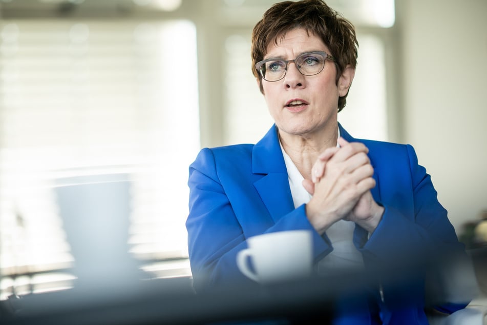 Die CDU-Vorsitzende Annegret Kramp-Karrenbauer lehnt Steuererhöhungen zur Finanzierung der Folgen der Corona-Pandemie ab.