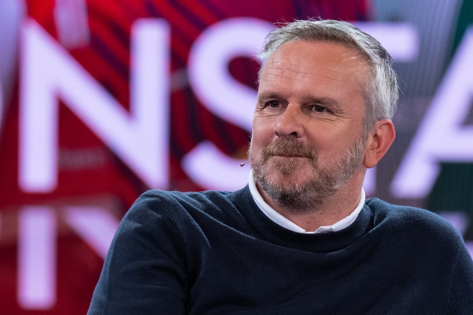 Sky-Experte Dietmar Hamann kritisierte die mangelhafte halbautomatische Abseitstechnik am Millerntor.