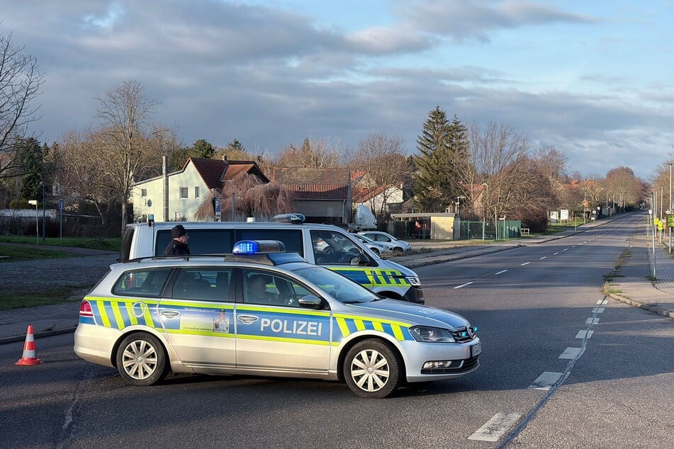 Sperrzone im Saalekreis: Nachdem am Montag eine Fliegerbombe aus dem Zweiten Weltkrieg gefunden worden war, hatten Polizei und Landkreis für die Entschärfung einen Evakuierungsbereich eingerichtet.