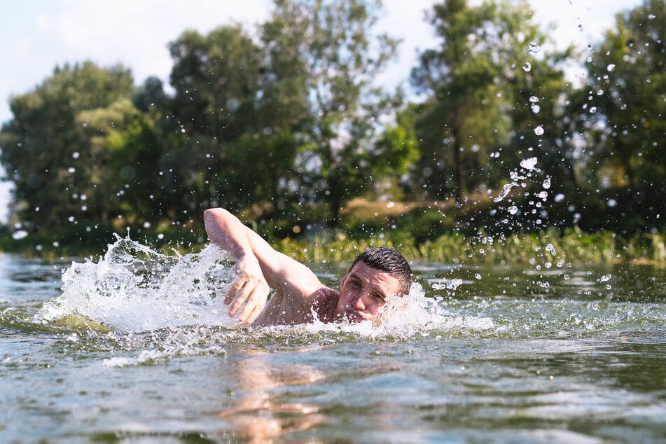 Vor allem Männer neigen im Wasser zur Selbstüberschätzung.
