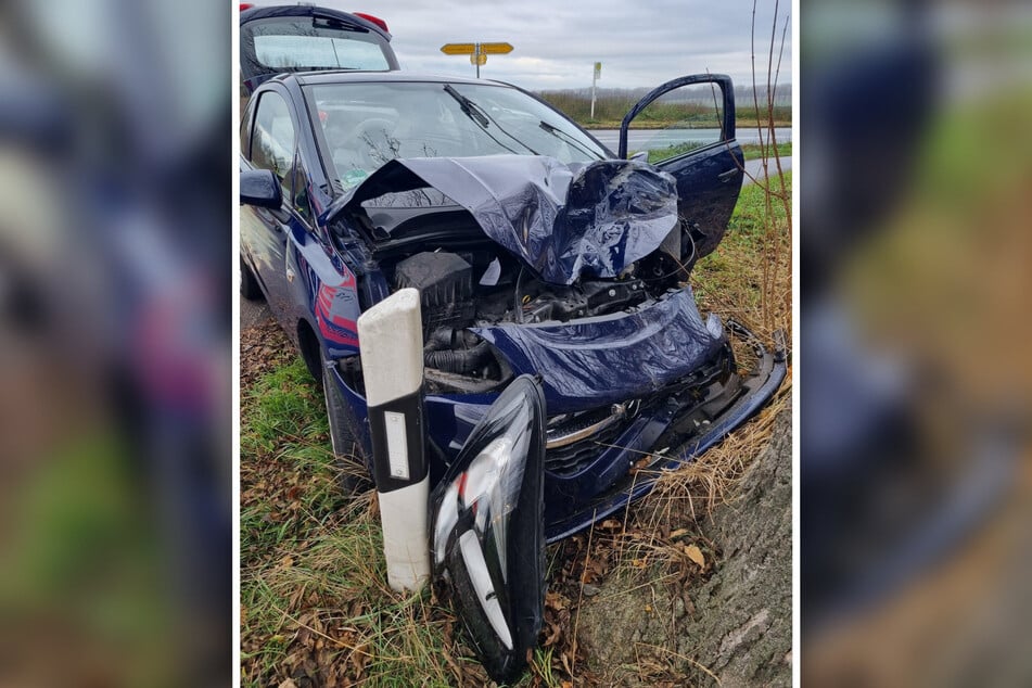 Die Feuerwehr musste die schwer verletzte Frau aus ihrem Opel befreien.