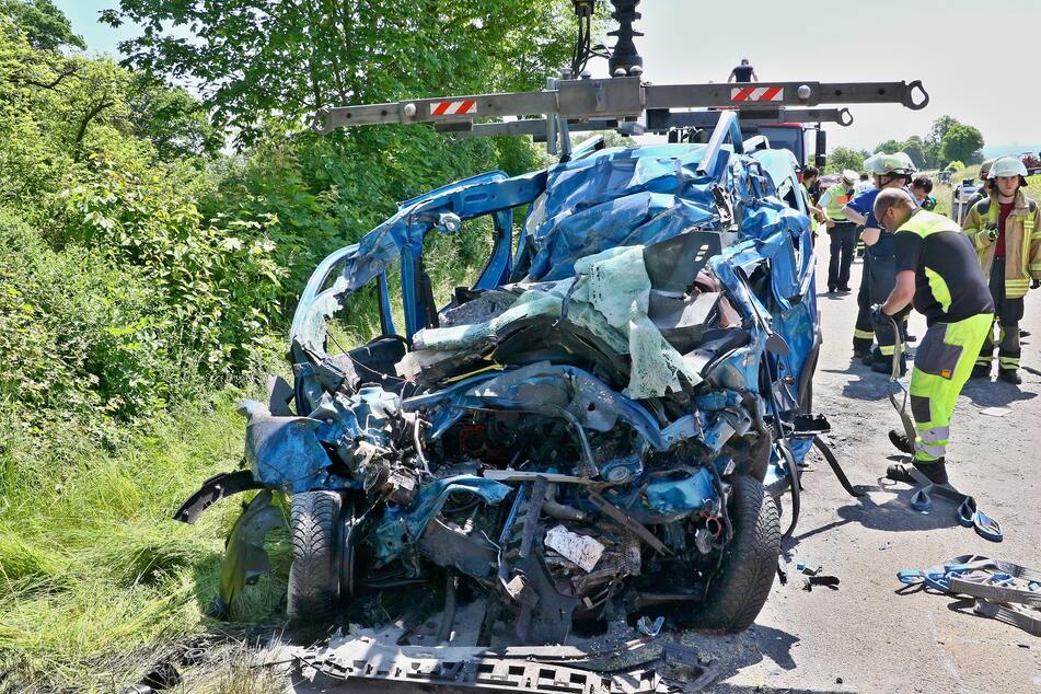 Die Fahrerin des Dacia verstarb noch an der Unfallstelle.