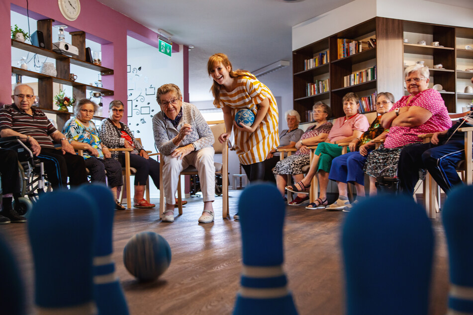Ob Kegeln oder Brettspiele – hier wird in kleinen familiären Teams zusammengearbeitet.