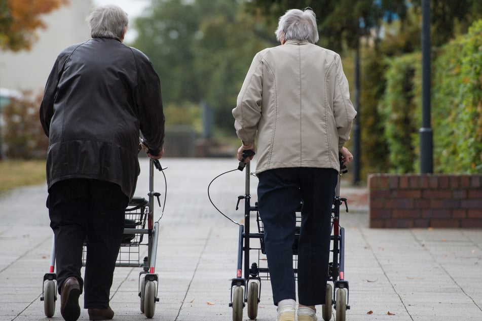 "Wir haben uns ausgesperrt!": Rentner (82) von Betrügern um tausende Euro abgezockt