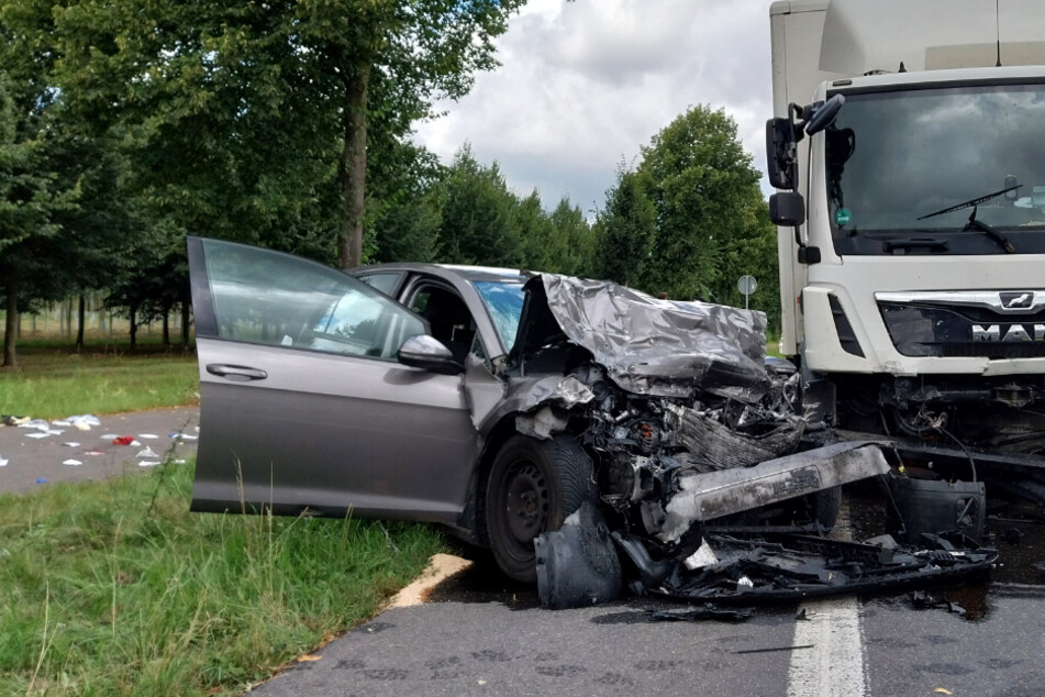 Das Auto der 33-Jährigen wurde bei dem Unfall komplett zerstört.