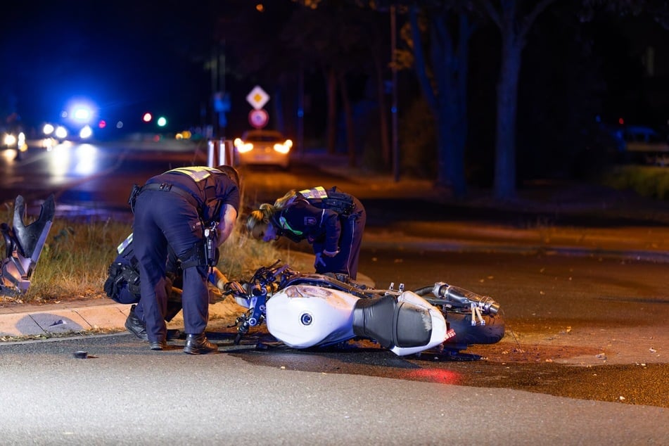 Auf der Flucht vor der Polizei stürzte der 25-Jährige mit seinem Motorrad.