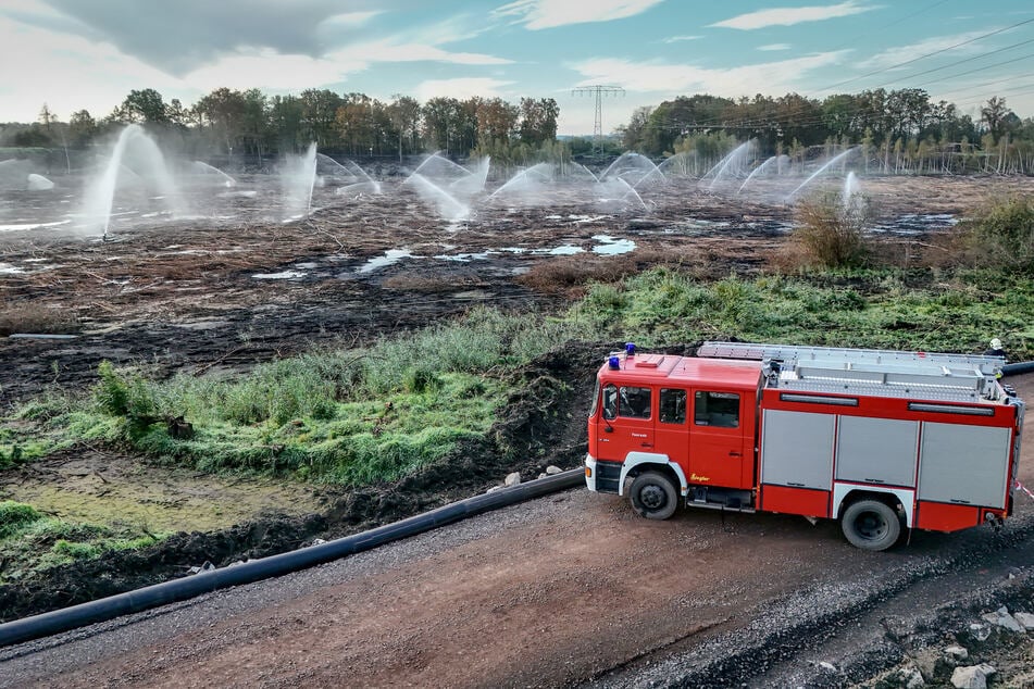 Inzwischen wurde eine Sprinkleranlage installiert, um den unterirdischen Schwelbrand zu bekämpfen.