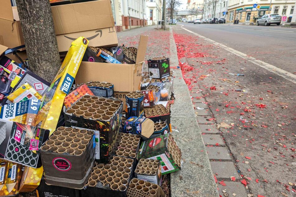 Bislang wurden elf Kubikmeter Müll weniger als im Vorjahr eingesammelt - immer noch zu viel, mahnt OB Burkhard Jung (65, SPD).