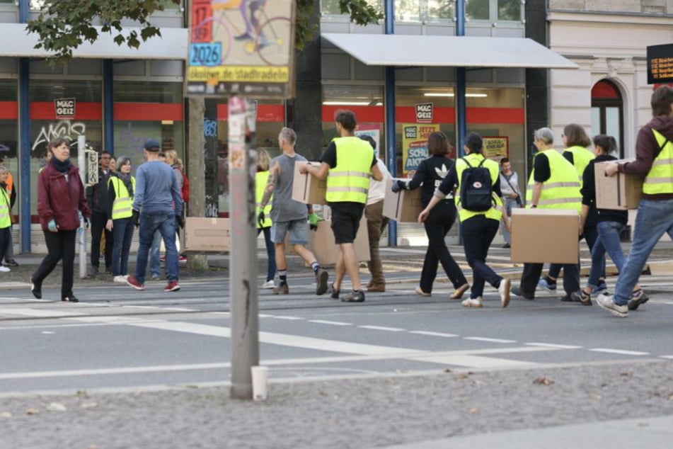 Etwa 110 Freiwillige waren am Sonntagmorgen am Start.