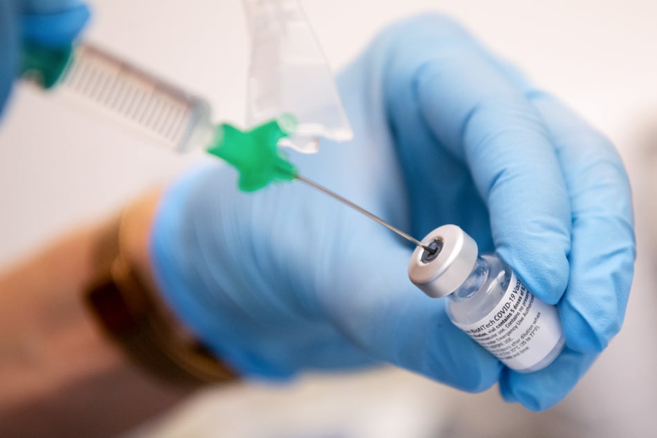 Experten empfehlen weiterhin die Impfung als wirksamste Maßnahme gegen das Coronavirus.