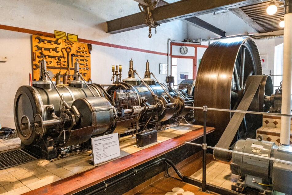In Roßwein können Neugierige eine funktionierende, mehr als 100 Jahre alte Dampfmaschine erleben.