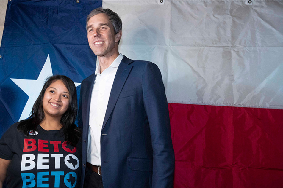 Beto O'Rourke (r.) is running for the democratic nomination in the gubernatorial race against Gov. Greg Abbott.