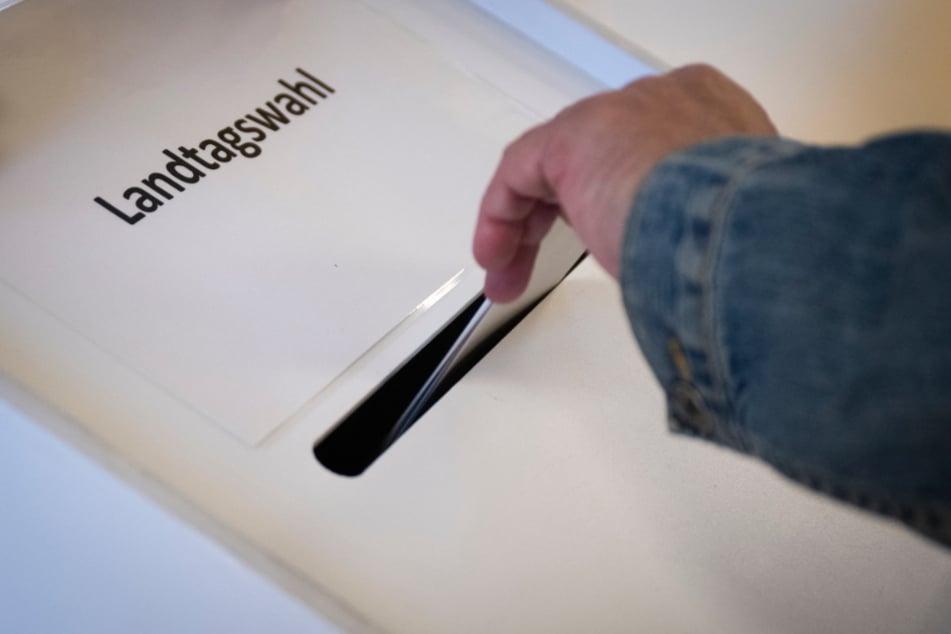 Die Wahllokale in Mecklenburg-Vorpommern haben ab sofort bis 18 Uhr geöffnet.