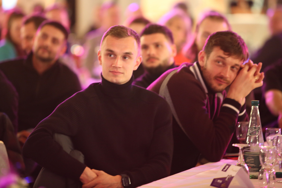 Auch die Mannschaft des FCE war anwesend - hier Kilian Jakob (25, l.) und Borys Tashchy (29).
