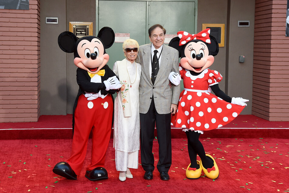 Sherman, an der Seite von Elizabeth Gluck, wurde 2018 ein Studio bei Disney gewidmet.