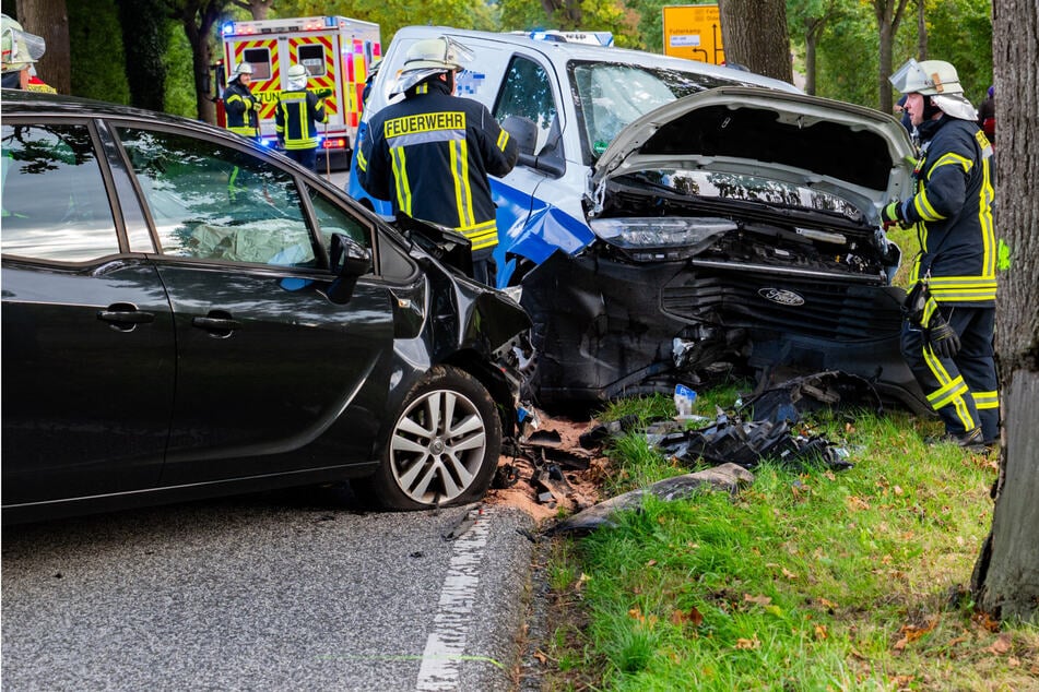 Schwerer Unfall im Norden: Vier Fahrzeuge beteiligt, mehrere Verletzte