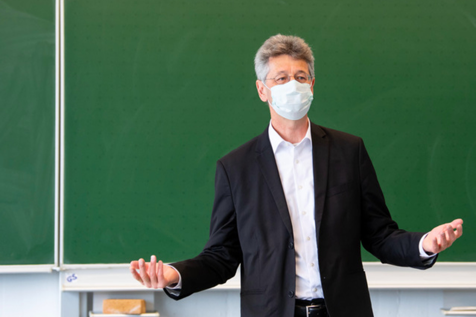 Michael Piazolo (61, Freie Wähler), Kultusminister von Bayern, besucht ein Gymnasium.