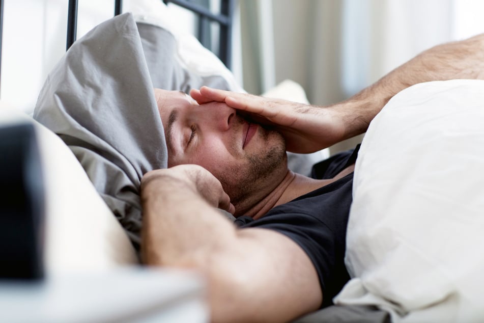 Laut Schlafforschern ist die dauerhafte Umstellung auf die Sommerzeit nicht gesund für den inneren Rhythmus der Menschen. Eine mögliche Folge: Schlafmangel.