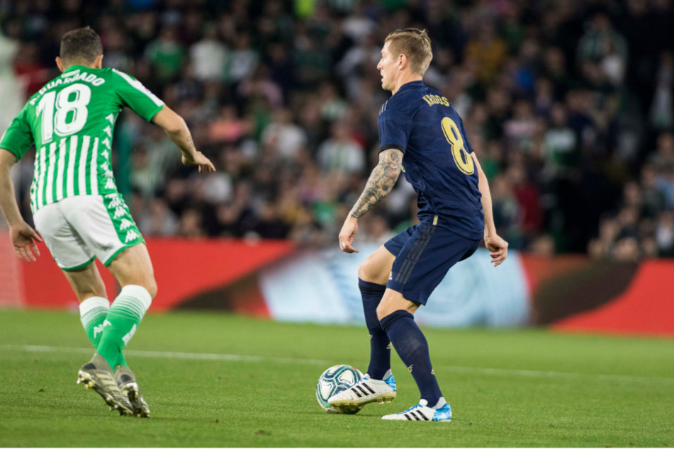 Edeltechniker Toni Kroos (rechts) am Ball.