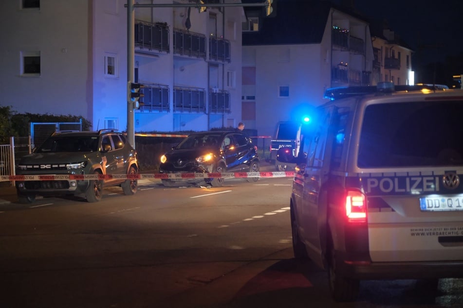 Zuvor rammte der Fahrer noch zwei parkende Autos.
