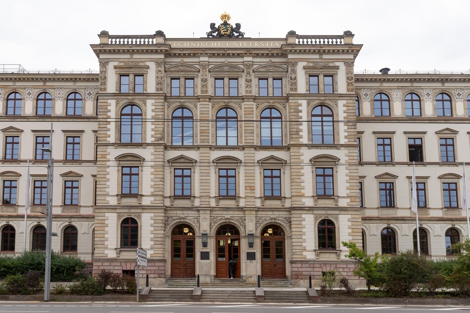 Der Protest fand am Donnerstag vor dem Uni-Gebäude in der Straße der Nationen statt.