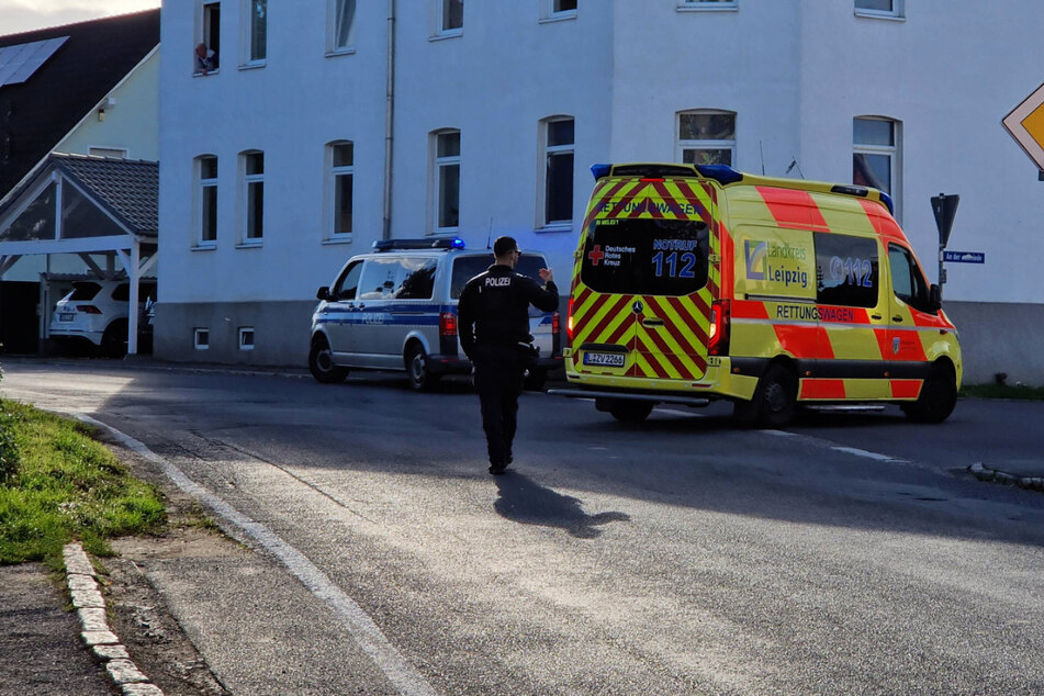 In Markranstädt ist am Montag ein Mann (82) beim Versuch, seine Wohnung vor einem Brand zu retten, verletzt worden.