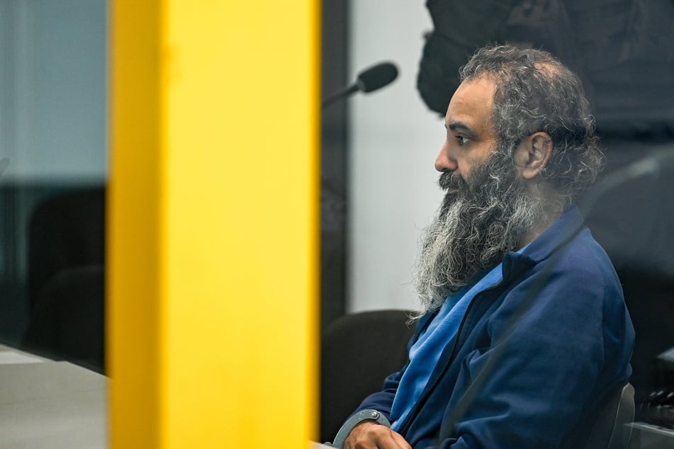 Der Angeklagte beantwortete weitere Fragen der Nebenkläger-Anwälte.