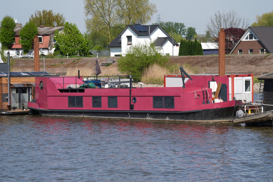 Bestseller-Autorin auf Hausboot erschlagen: Jetzt steht ihr Sohn vor Gericht